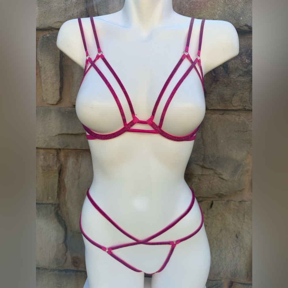 Victoria's Secret   RHINESTONES OPEN CUP BRA AND OPEN STRING SET, Size SMALL
